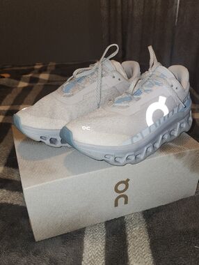 Ladies Like New Cloudmonster Size 8